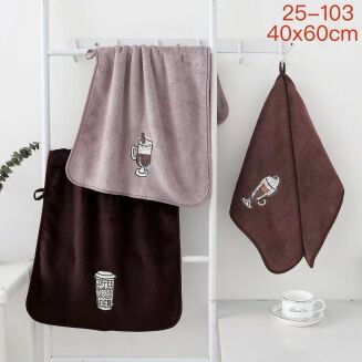 Ścierki mikrofibry  Rozmiar: 40 x 60 cm  Paczka: 20 szt mix  Cena: 5.5 zł - 2