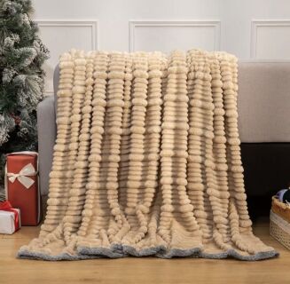 KOCE GRUBY. 300gram    200x220cm        Cena netto 38 zł.  Mix kolor - 9