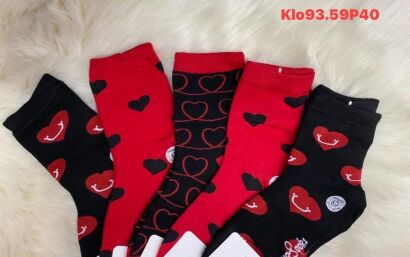 SKARPETY  Paczka: 40 par  Cena netto   3 zł 